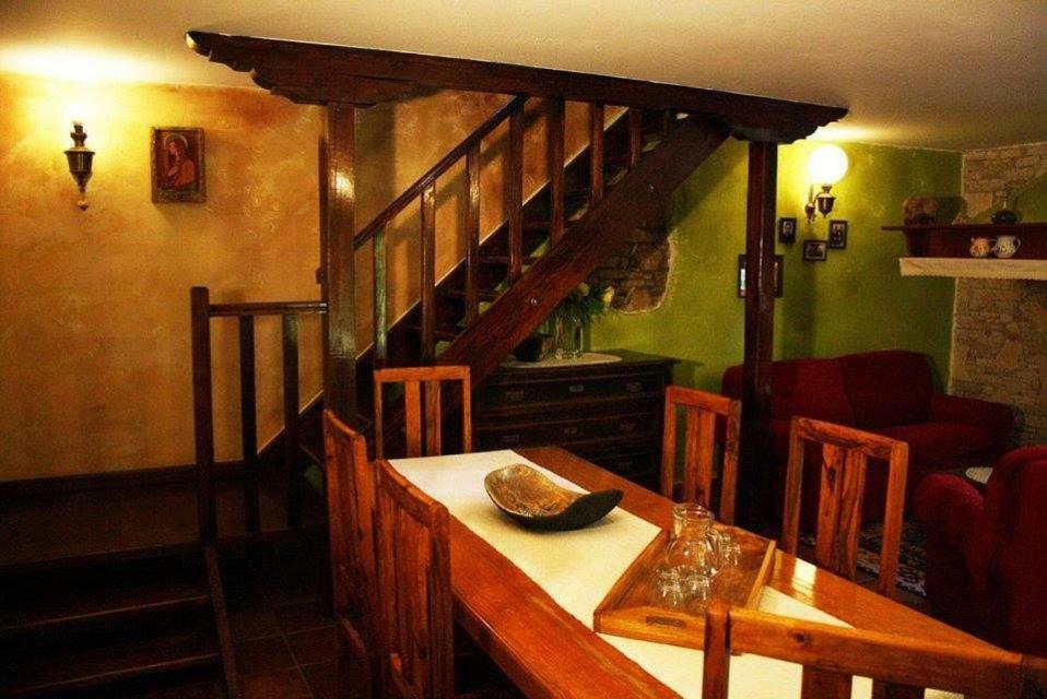 Villa Violica, Karnevali Zminj Luaran gambar